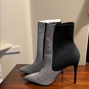 Stylish Black and Gray Women's Ankle Boots